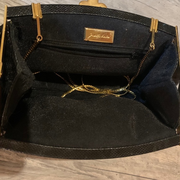 VINTAGE JUDITH LEIBER KARUNG SNAKESKIN BLACK SHOULDER EVENING BAG/JEWELED CLASP - Picture 8 of 11